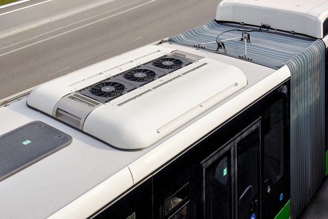 公交车电池舱安装风扇