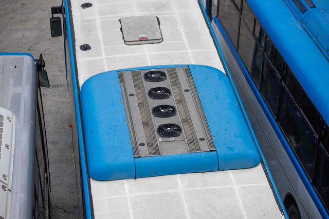 公交车电池舱安装风扇2